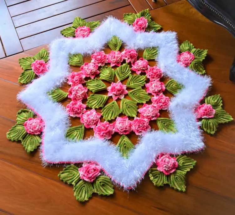Tapete estrela de crochê com flores e folhas