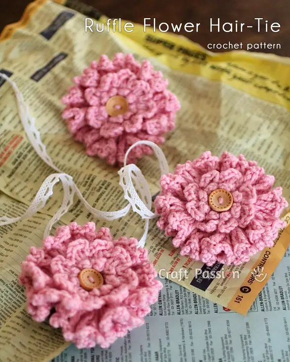 Flores de crochê com babados em camadas