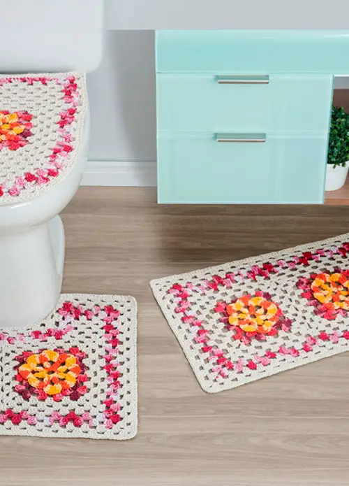 Conjunto de banheiro em crochê cru com flores