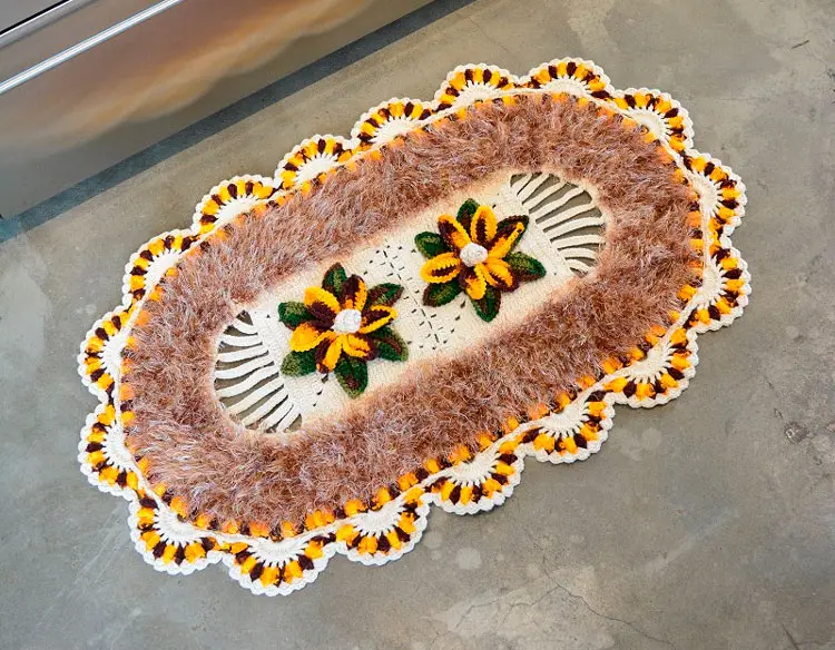 Tapete de crochê oval com flores de girassol