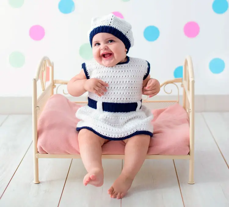 Vestido de crochê para bebê com boina