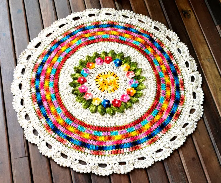 Tapete farra de crochê com flores coloridas