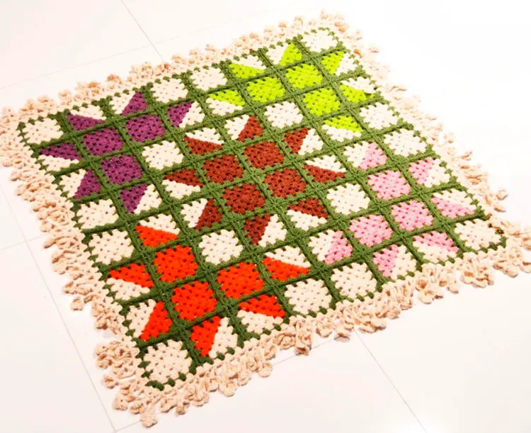 Tapete patch de crochê quadrado multicolorido