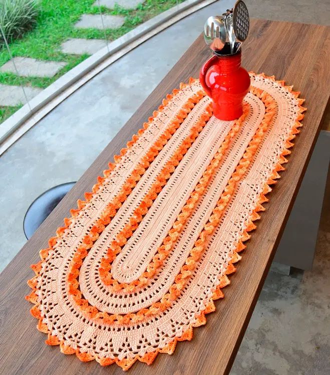 Trilho de mesa de crochê oval