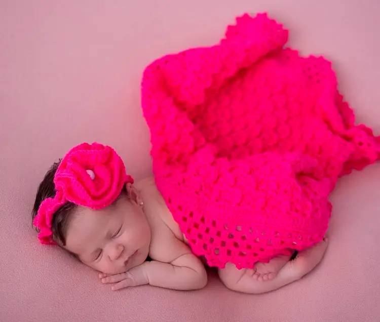 Kit de manta e tiara com flor de crochê para bebê