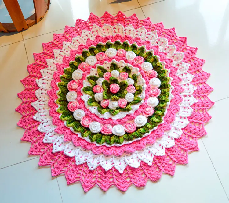 Tapete manta de flores em crochê redondo