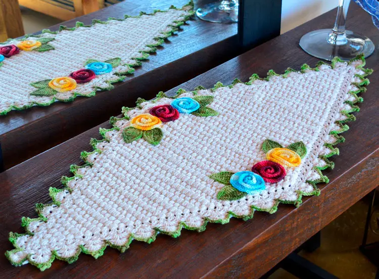 Trilho de crochê para mesa de losango