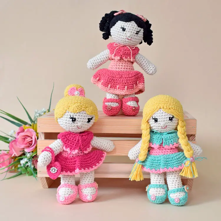 Bonecas de crochê amigurumi Heloísa, Suzi e Mia