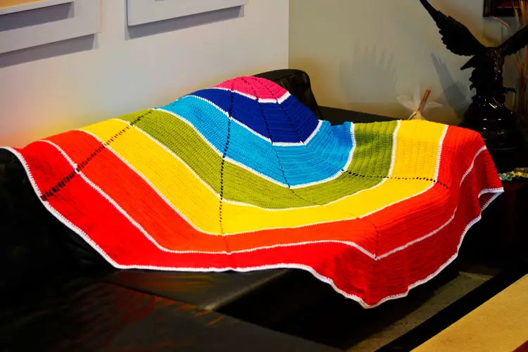 Manta arco-íris redonda de crochê para sofá