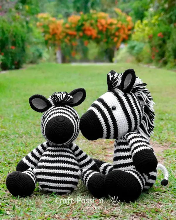 Zebras ZeeZee e Ziggy em crochê
