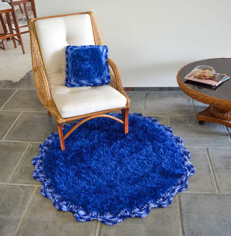 Conjunto Royal com almofada e tapete de crochê