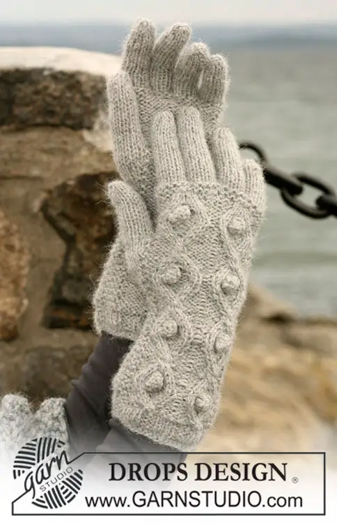 Luvas tricotadas com ponto irlândes e bolinhas